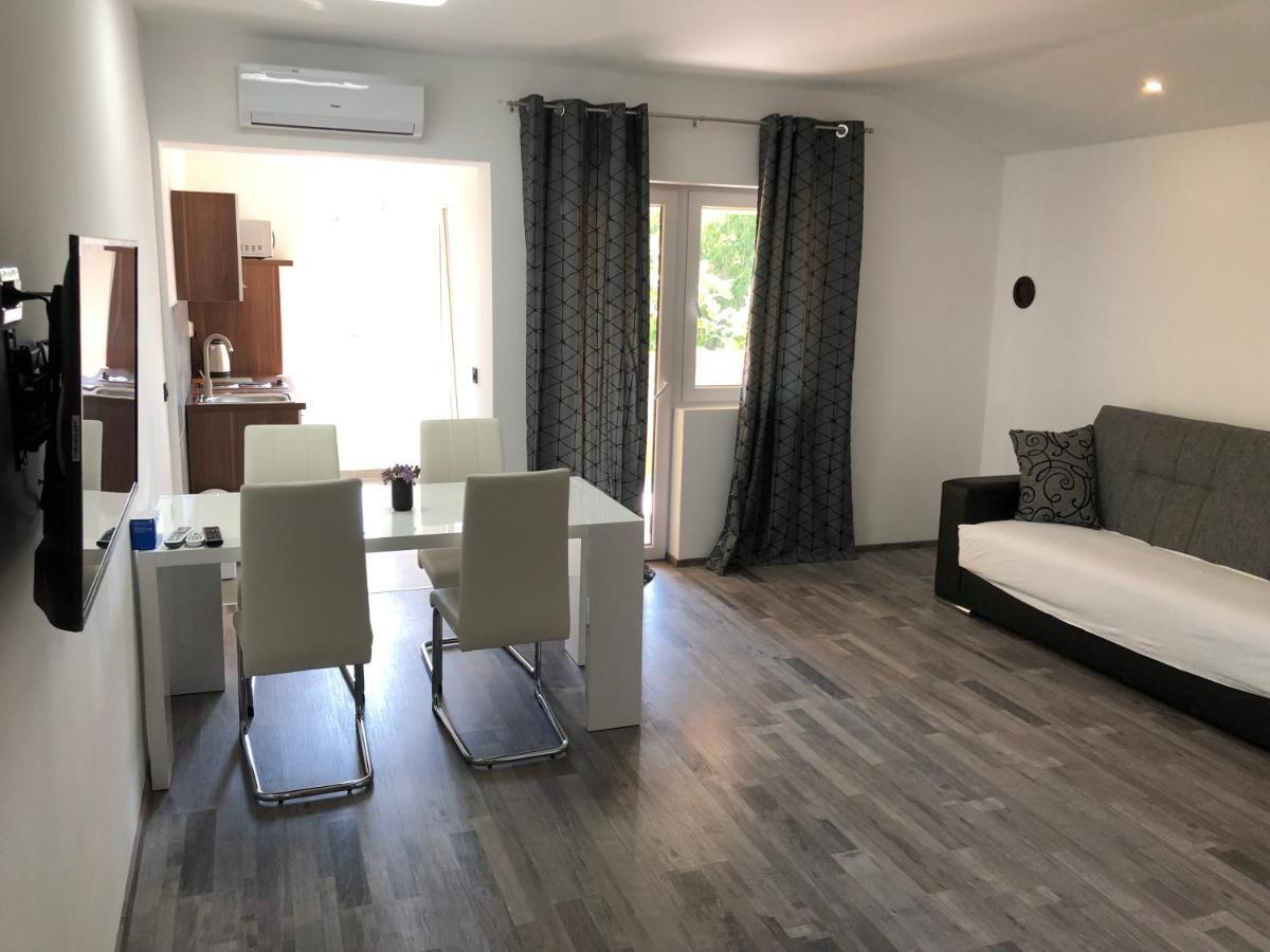 Apartmani Bm Biograd Na Moru Exteriör bild