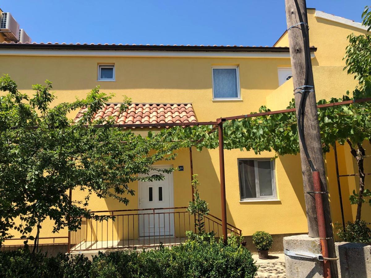 Apartmani Bm Biograd Na Moru Exteriör bild