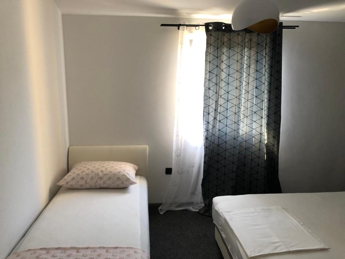 Apartmani Bm Biograd Na Moru Exteriör bild