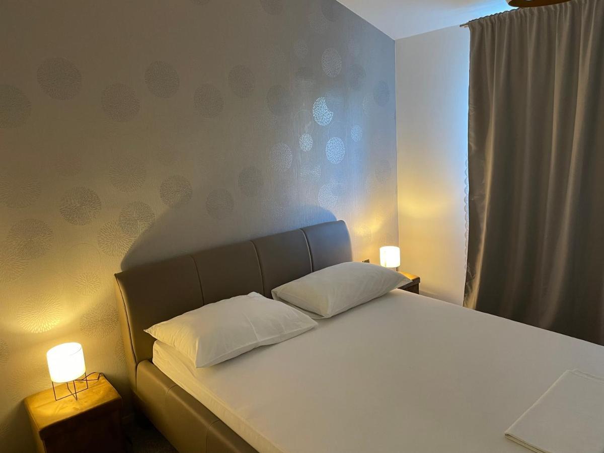 Apartmani Bm Biograd Na Moru Exteriör bild