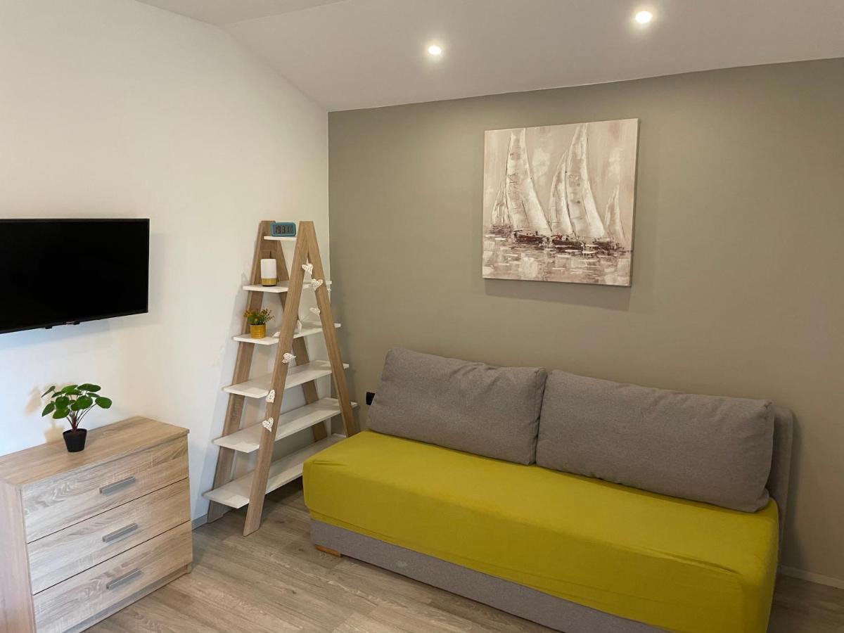 Apartmani Bm Biograd Na Moru Exteriör bild