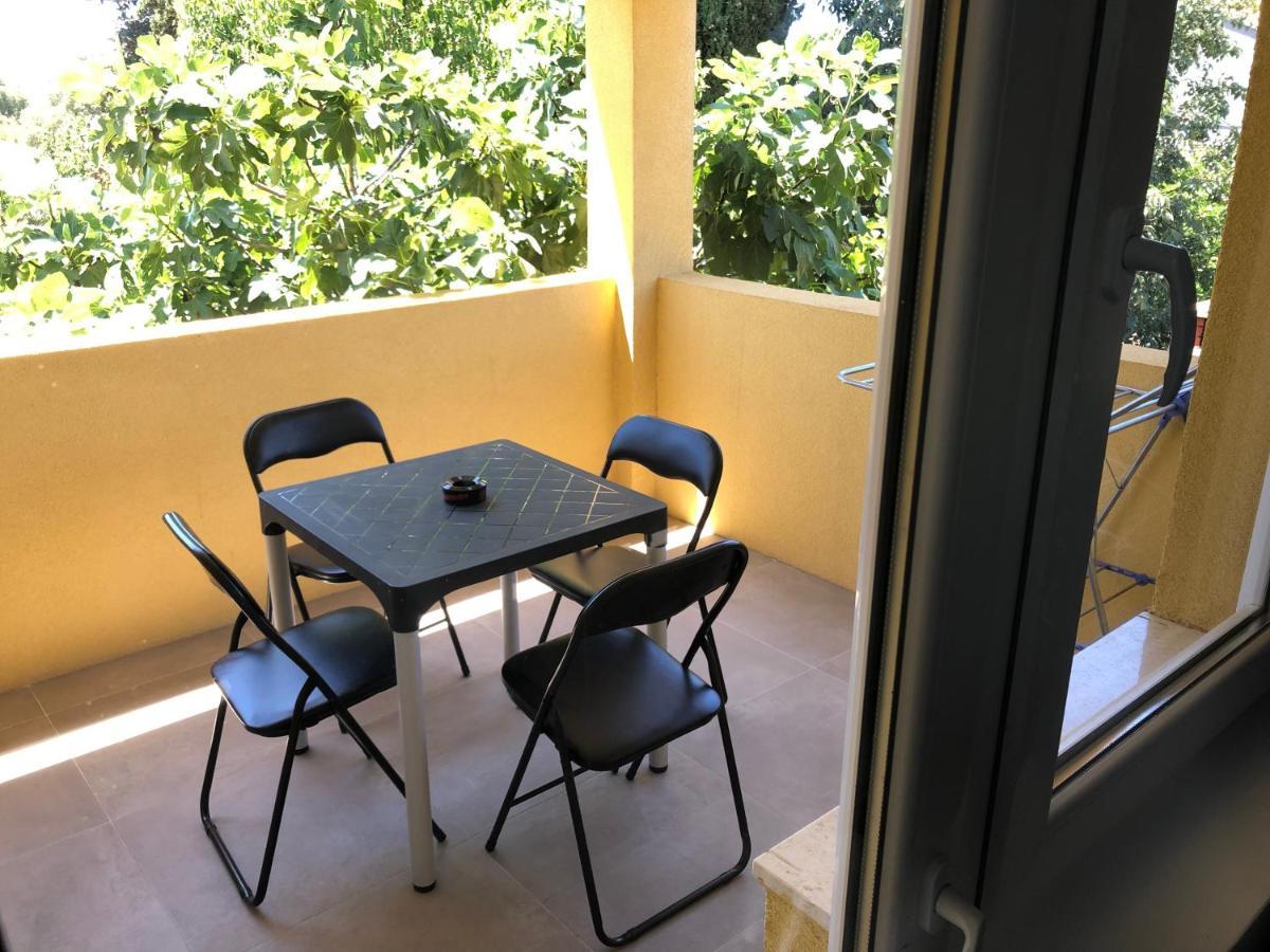 Apartmani Bm Biograd Na Moru Exteriör bild
