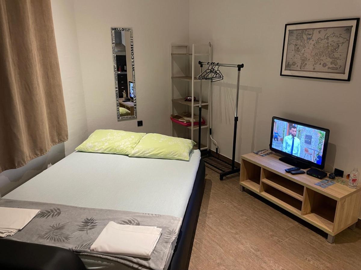 Apartmani Bm Biograd Na Moru Exteriör bild