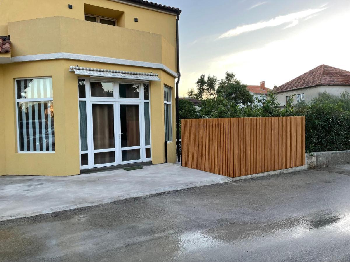 Apartmani Bm Biograd Na Moru Exteriör bild